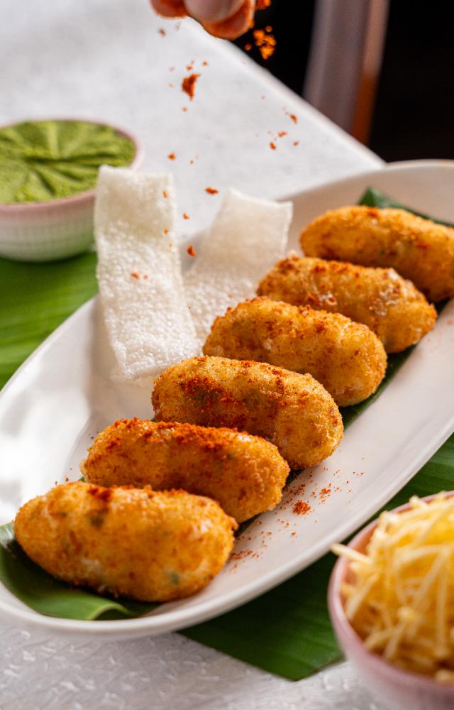 Meat lovers can enjoy the likes of Chicken Farcha, Mutton Dhansak a la adi marzban, Bheja na kebab, Sexy salli boti and Shear ni saas ni macchi